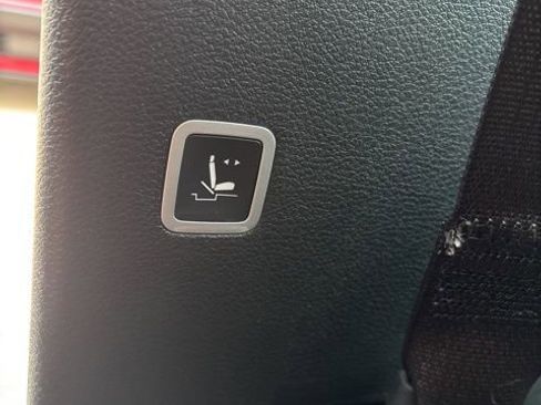 Used 2024 Chrysler Pacifica Touring-L w/ S Appearance Package image 39