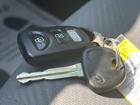 Used 2013 Hyundai Elantra GLS w/ Preferred Pkg image 32