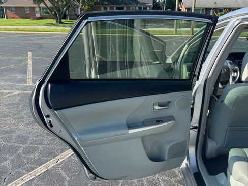 Used 2013 Toyota Prius V Five FWD image 15