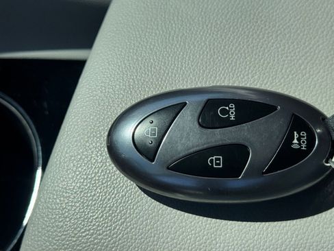 Used 2025 Hyundai Elantra Limited image 21