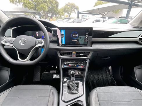 New 2026 Volkswagen Taos SE image 5