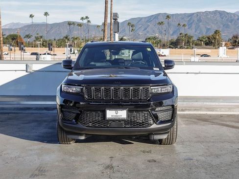 New 2025 Jeep Grand Cherokee Altitude image 3