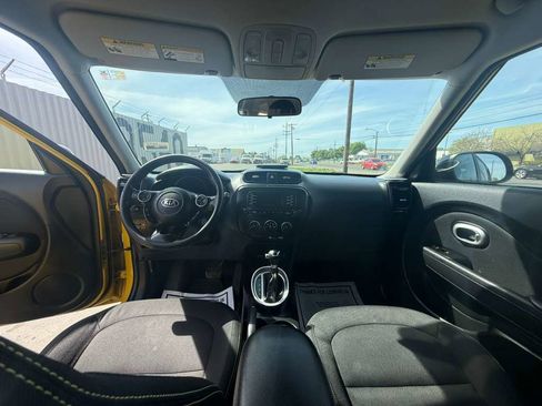 Used 2014 Kia Soul + image 10