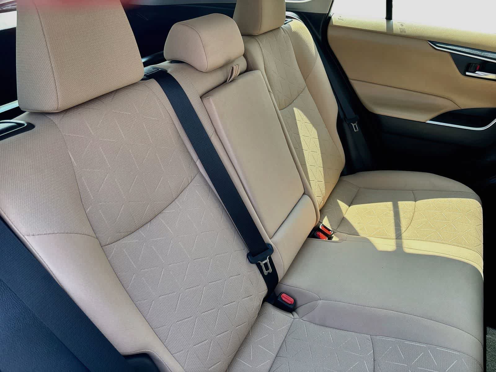 Used 2021 Toyota RAV4 XLE w/ Convenience Package FWD image 28