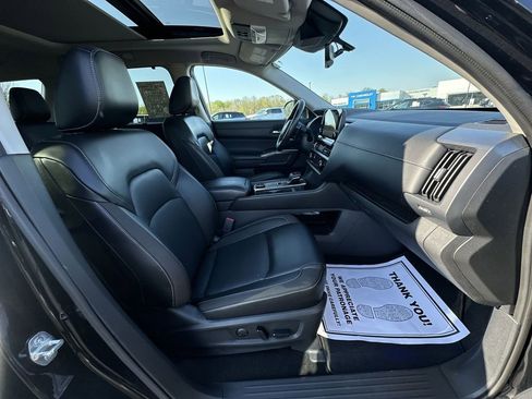 Used 2023 Nissan Pathfinder SL w/ SL Premium Package AWD/4WD image 26