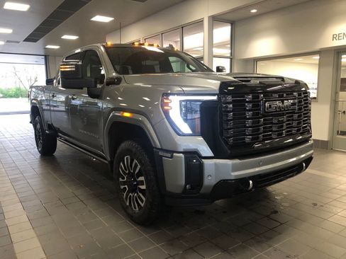 Used 2025 GMC Sierra 2500 Denali Ultimate AWD/4WD image 3