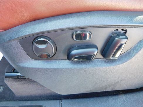 Used 2016 Volkswagen Touareg Sport image 33