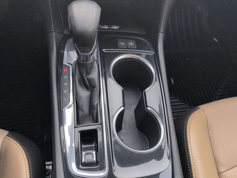 Used 2023 Chevrolet Equinox Premier image 17