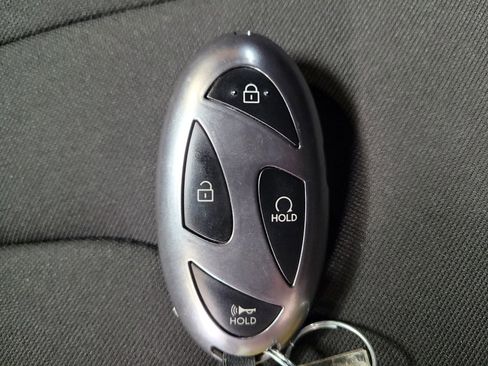 Used 2025 Hyundai Elantra SEL image 32