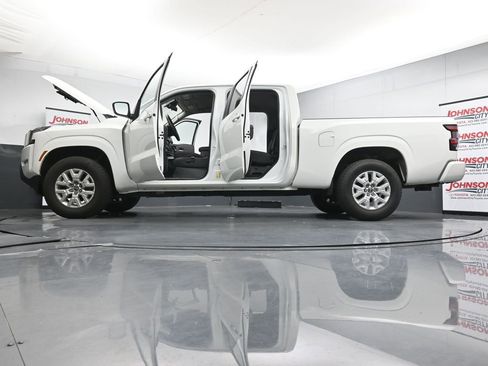 Used 2022 Nissan Frontier SV w/ Technology Package AWD/4WD image 29