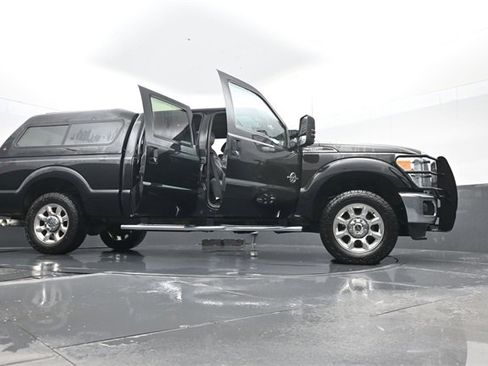 Used 2015 Ford F250 Lariat w/ Lariat Ultimate Package image 33
