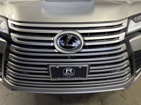 Used 2024 Lexus LX 600 4WD w/ Luxury Package image 28