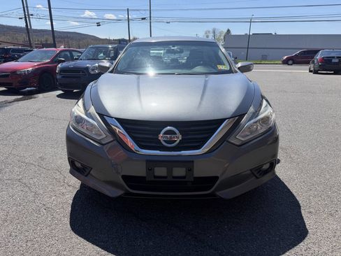 Used 2017 Nissan Altima 2.5 SV image 9