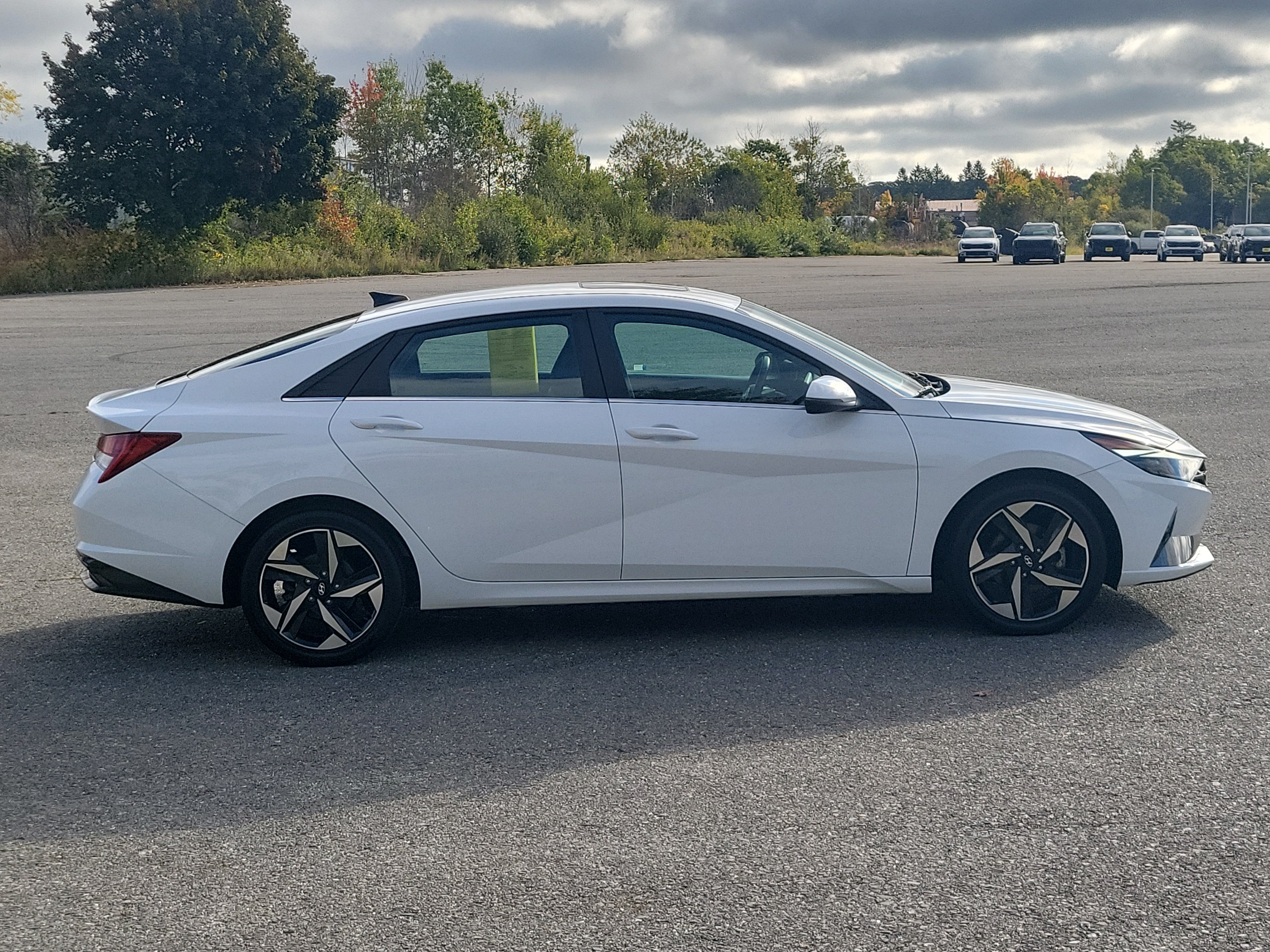 Used 2023 Hyundai Elantra Limited FWD image 4