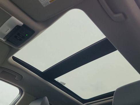 Used 2021 Nissan Rogue SL w/ Premium Package image 12