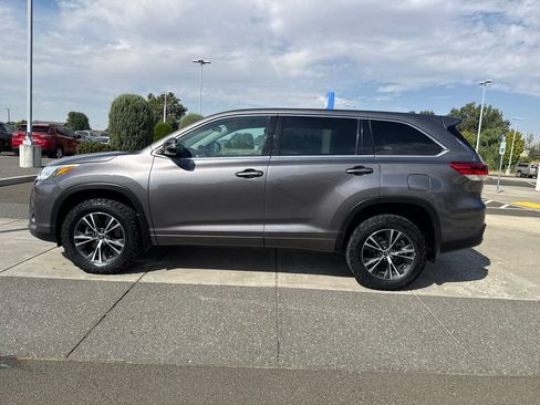 Used 2018 Toyota Highlander Plus AWD/4WD image 10