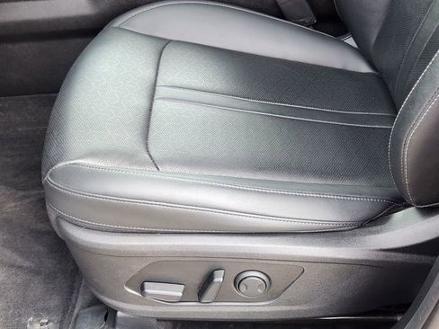 Certified 2022 Kia Sorento S w/ Panoramic Sunroof Package AWD/4WD image 8