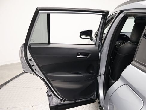 Certified 2025 Toyota Corolla Cross XLE FWD image 21