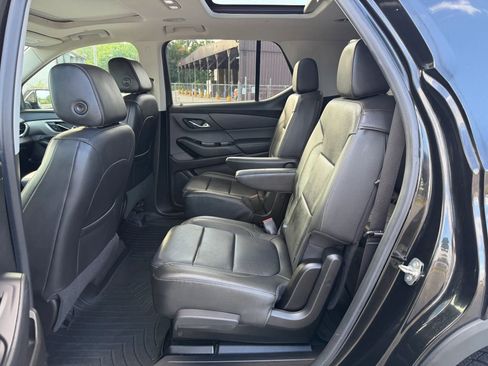 Used 2019 Chevrolet Traverse LT w/ LT Premium Package AWD/4WD image 11
