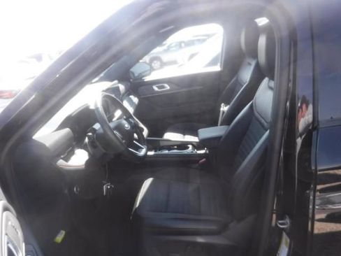 Used 2025 Ford Explorer ST-Line w/ ST-Line Street Pack image 4
