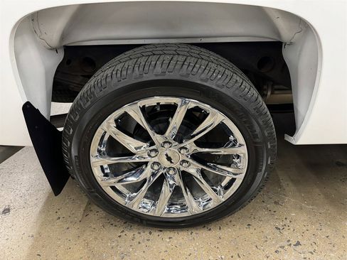 Used 2011 Chevrolet Silverado 1500 LT w/ Texas Edition RWD image 17