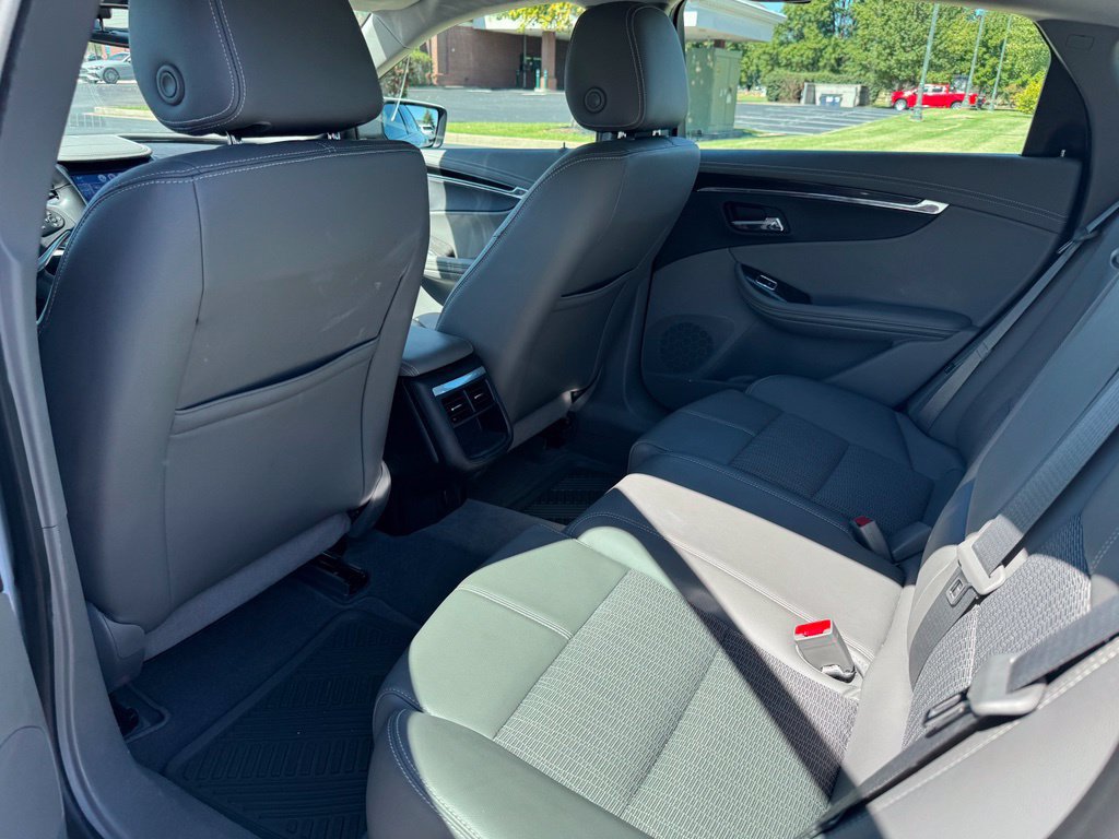 Used 2015 Chevrolet Impala LT w/ Convenience Package FWD image 12