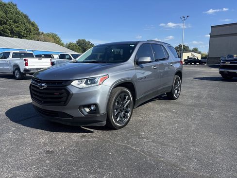 Used 2021 Chevrolet Traverse RS w/ LPO, Floor Liner Package FWD image 1