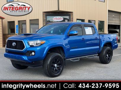 Used 2017 Toyota Tacoma TRD Sport w/ Tow Package (A/T)