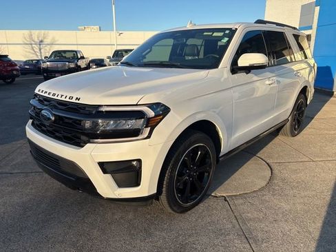 Used 2024 Ford Expedition Limited image 4