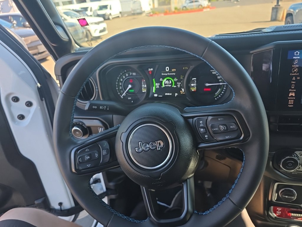 Used 2024 Jeep Wrangler Unlimited Rubicon 4xe w/ Technology Group AWD/4WD image 18