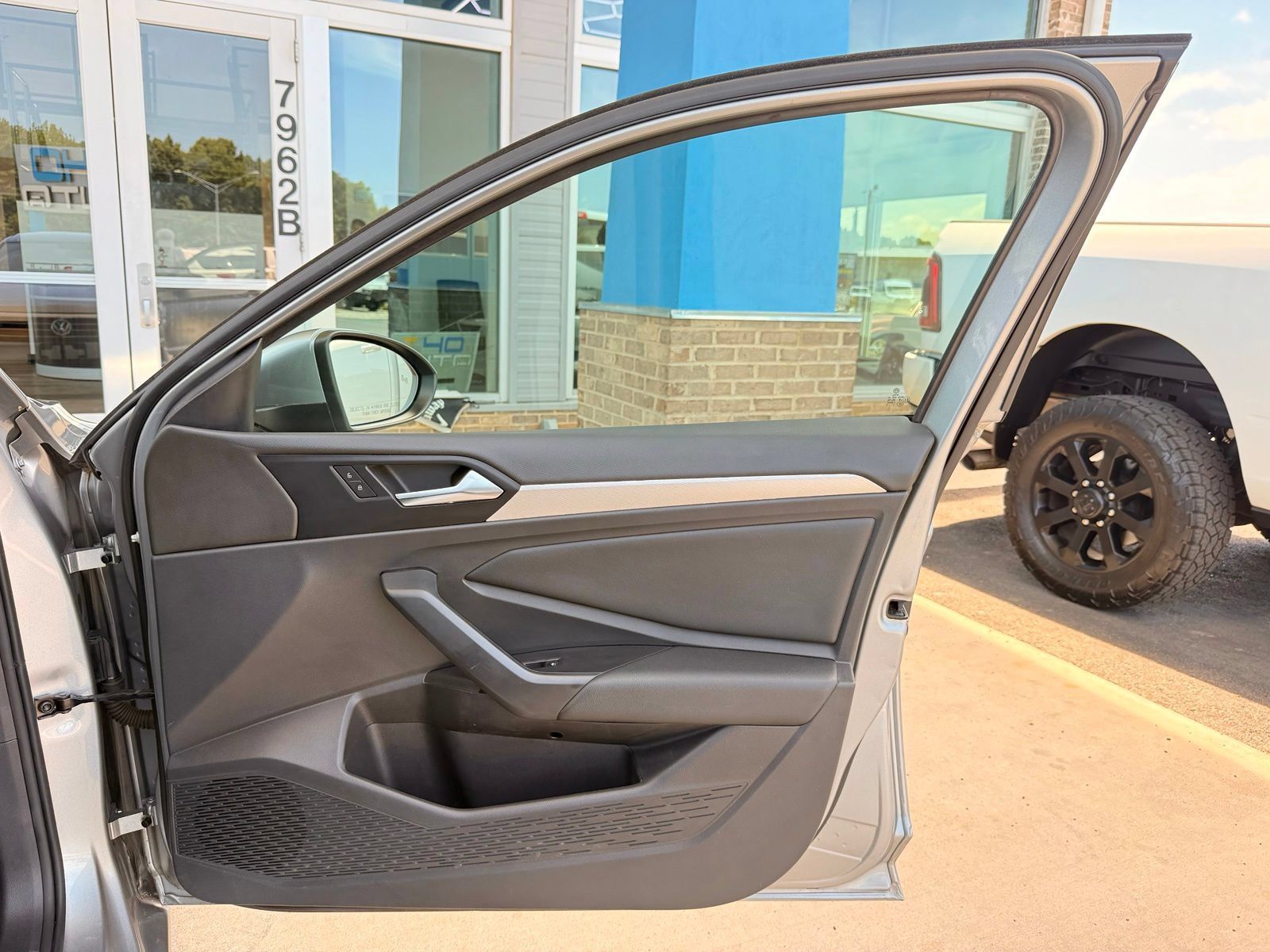 Used 2019 Volkswagen Jetta SE FWD image 21