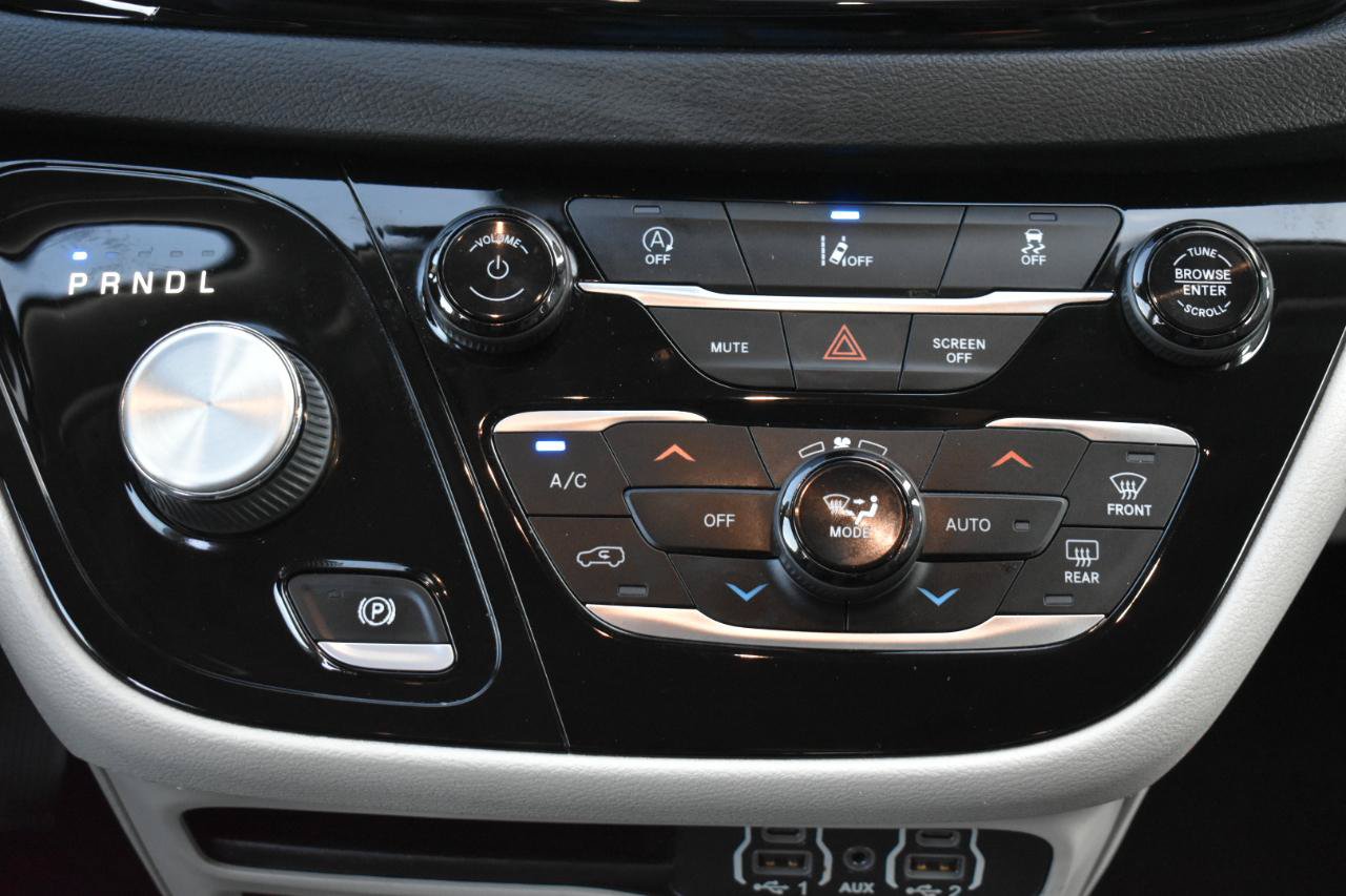 Used 2022 Chrysler Pacifica Touring-L FWD image 22