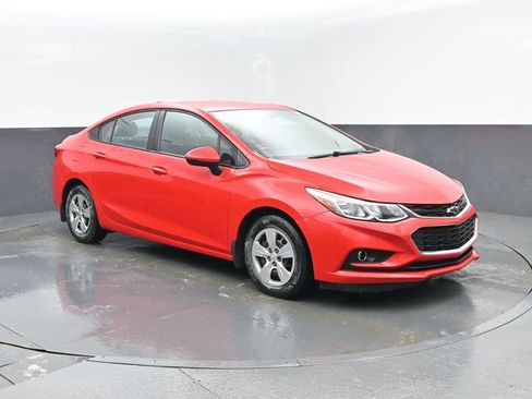 Used 2018 Chevrolet Cruze LS image 3