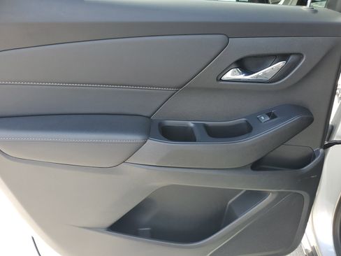 Used 2022 Chevrolet Traverse LT image 32