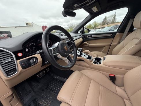 Used 2023 Porsche Cayenne S Platinum AWD/4WD image 14
