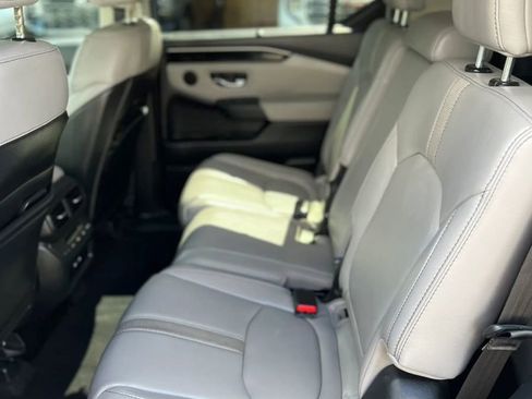 Used 2025 Honda Pilot EX-L image 12