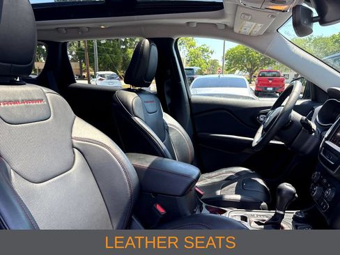 Used 2022 Jeep Cherokee Trailhawk w/ Sun, Sound & Nav Group AWD/4WD image 11