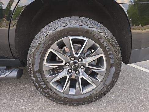 Used 2024 Chevrolet Tahoe Z71 w/ Luxury Package image 36