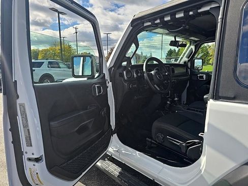 Used 2022 Jeep Wrangler Sport image 9