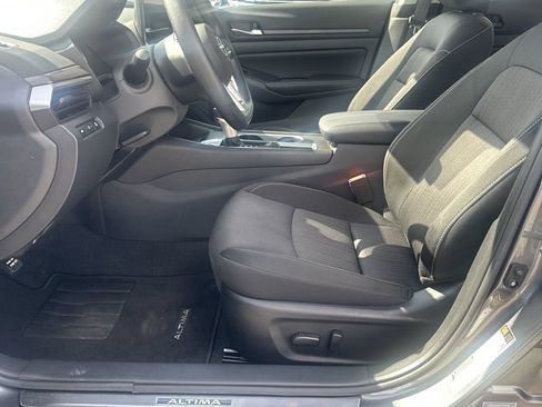 Used 2025 Nissan Altima 2.5 SV w/ SV Special Edition Package FWD image 9