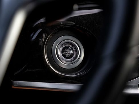 Used 2019 Mercedes-Benz S 560e w/ AMG Line Exterior image 21