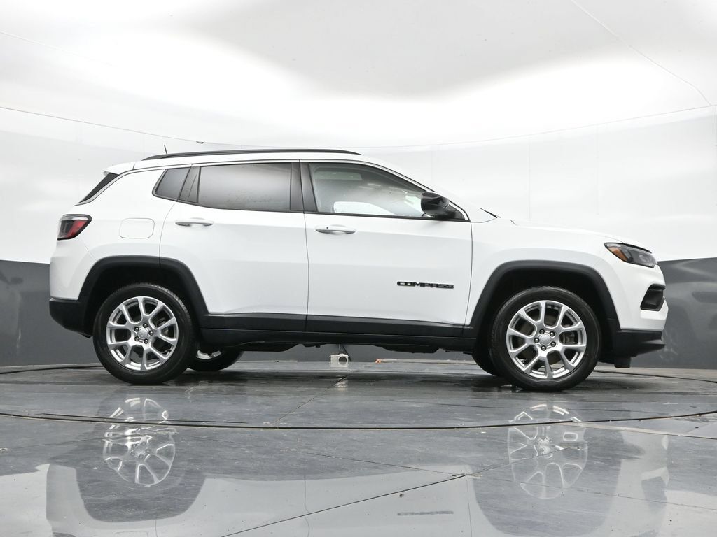 Used 2023 Jeep Compass Latitude w/ Sun and Sound Group AWD/4WD image 43