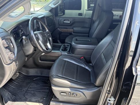 Used 2022 GMC Sierra 2500 Denali w/ Denali Black Diamond Edition AWD/4WD image 9