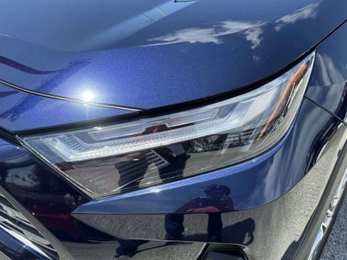 Used 2022 Toyota RAV4 Limited FWD image 12