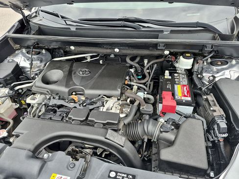 Used 2020 Toyota RAV4 LE FWD image 34