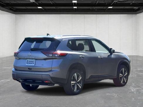 Used 2025 Nissan Rogue SL FWD image 5