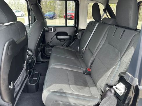 Used 2025 Jeep Wrangler Unlimited Rubicon 4xe w/ Convenience Group AWD/4WD image 17