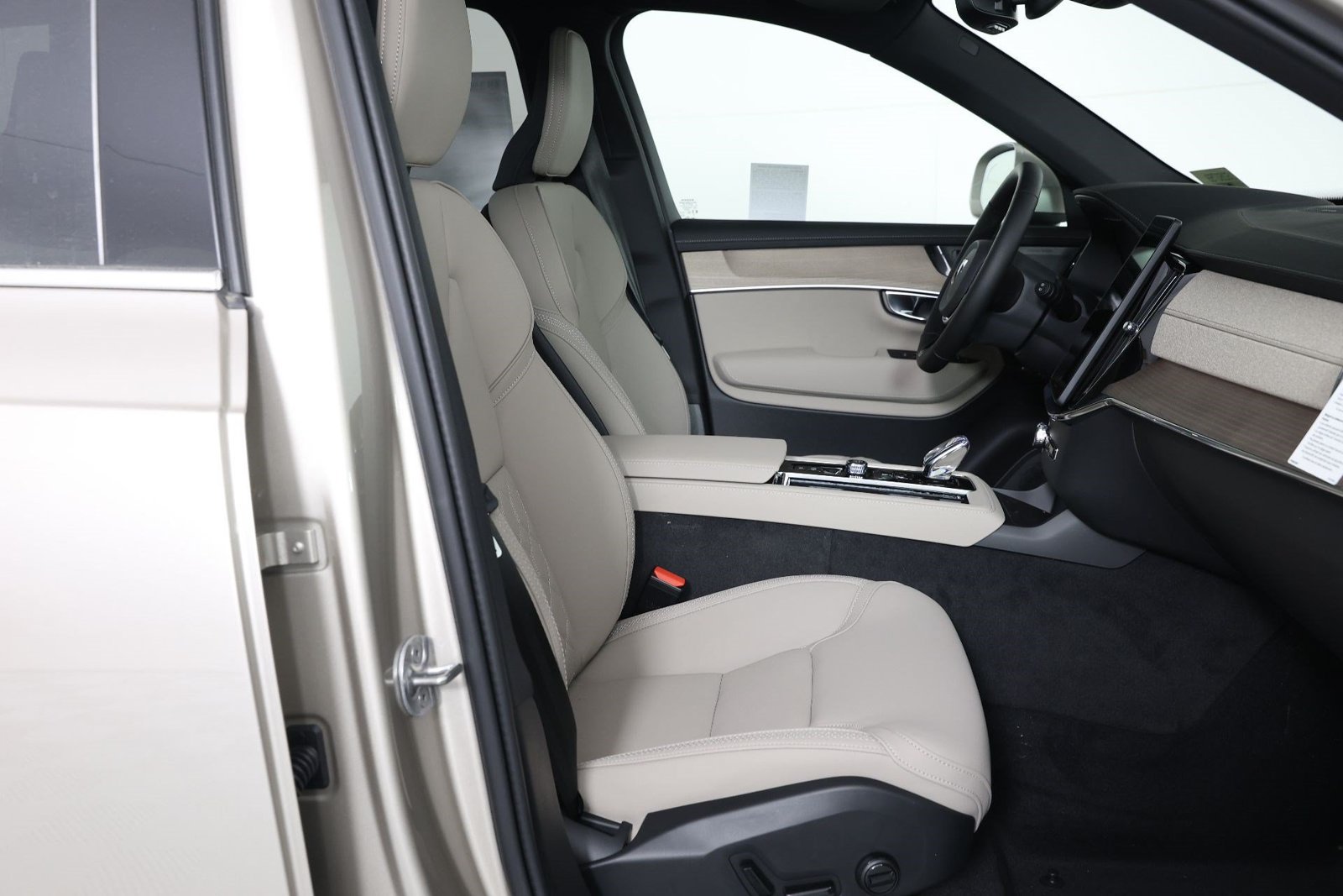 New 2026 Volvo XC90 T8 Plus w/ Protection Package Premier AWD/4WD image 10