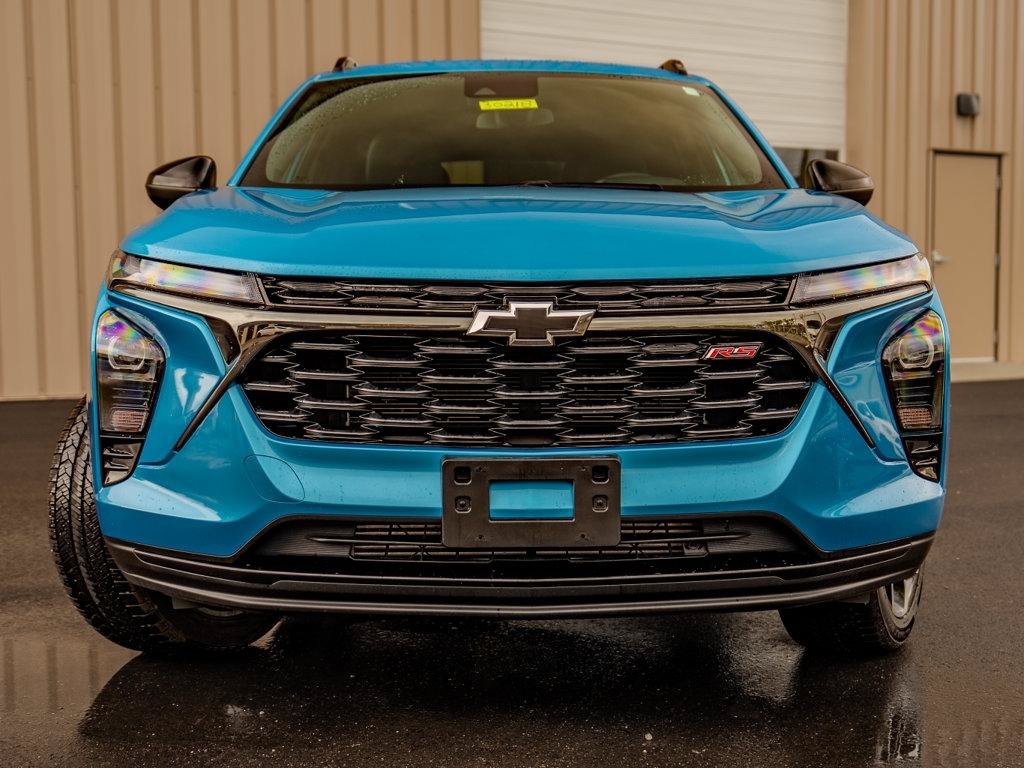 Used 2025 Chevrolet Trax RS w/ Sunroof Package FWD image 7