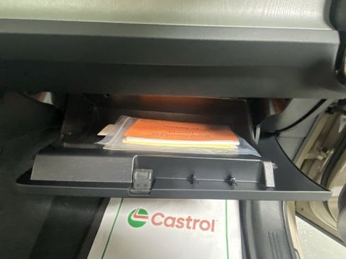 Certified 2025 Volvo XC40 B5 Ultra w/ Protection Package Premier image 29